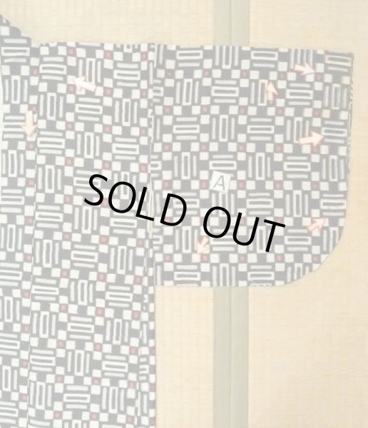 画像14: M0907U  女性用 羽織  シルク(正絹)   黒, 幾何学模様 【中古】 【USED】 【リサイクル】 ★★☆☆☆ (14)