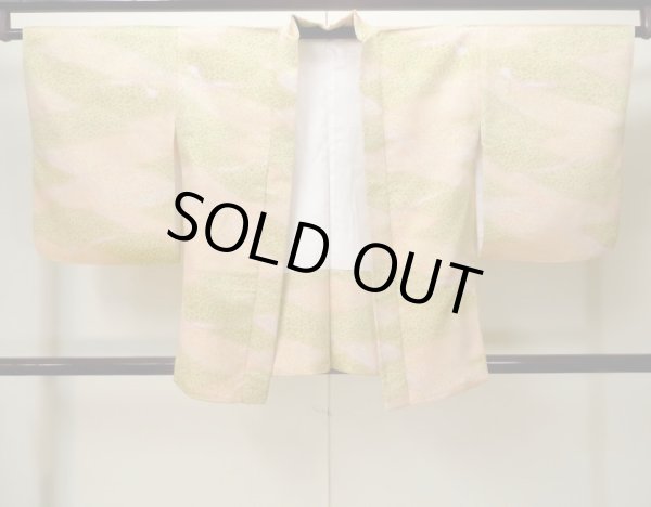 画像1: M0907Y  女性用 羽織  化繊 薄い 黄み 桃色, 花 【中古】 【USED】 【リサイクル】 ★★★★☆ (1)