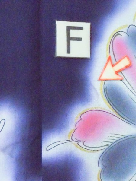 画像17: M0914C  女性用 浴衣（日本製）  綿  鮮やか 青, 蝶々 【中古】 【USED】 【リサイクル】 ★★☆☆☆ (17)