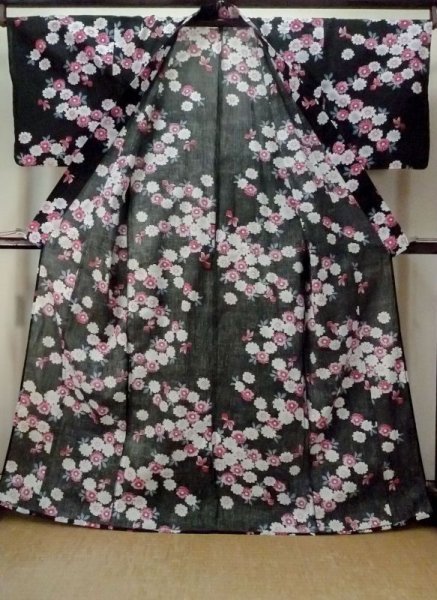 画像2: M0914V  女性用 浴衣(海外製) 金魚、コスモス柄 綿   黒,  【中古】 【USED】 【リサイクル】 ★★★☆☆ (2)