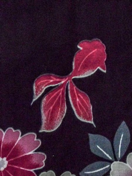 画像5: M0914V  女性用 浴衣(海外製) 金魚、コスモス柄 綿   黒,  【中古】 【USED】 【リサイクル】 ★★★☆☆ (5)