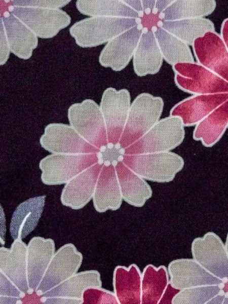 画像7: M0914V  女性用 浴衣(海外製) 金魚、コスモス柄 綿   黒,  【中古】 【USED】 【リサイクル】 ★★★☆☆ (7)