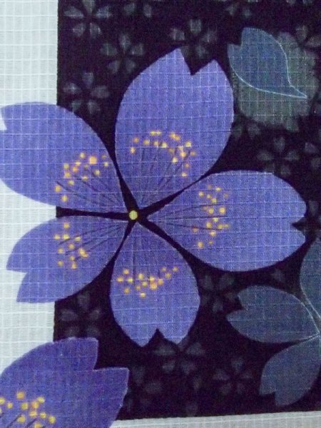 画像5: M0915C  女性用 浴衣(海外製) 市松模様 綿   黒, 桜 【中古】 【USED】 【リサイクル】 ★★☆☆☆ (5)