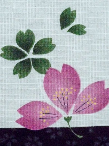 画像7: M0915C  女性用 浴衣(海外製) 市松模様 綿   黒, 桜 【中古】 【USED】 【リサイクル】 ★★☆☆☆ (7)