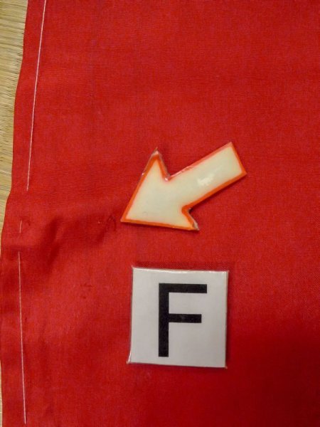 画像19: M0922I  女性用 襦袢 汚れ/染み、使用感あり シルク(正絹)   赤色, 雲 【中古】 【USED】 【リサイクル】 ★☆☆☆☆ (19)