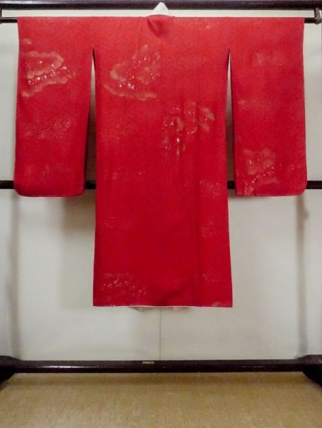 画像2: M0922L  女性用 襦袢  シルク(正絹)   赤色, 菊 【中古】 【USED】 【リサイクル】 ★★★☆☆ (2)