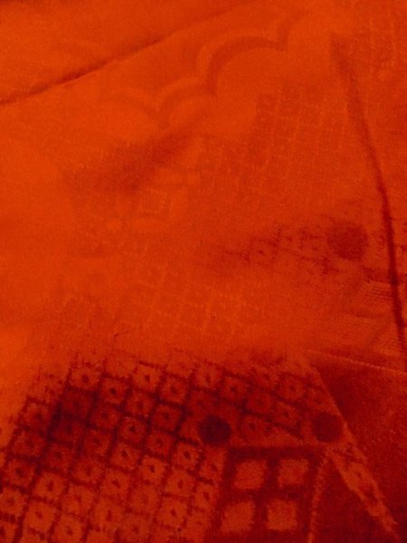 画像10: M0922M  女性用 襦袢 汚れ/染み、使用感あり シルク（正絹）   赤色, 菊 【中古】 【USED】 【リサイクル】 ★☆☆☆☆ (10)