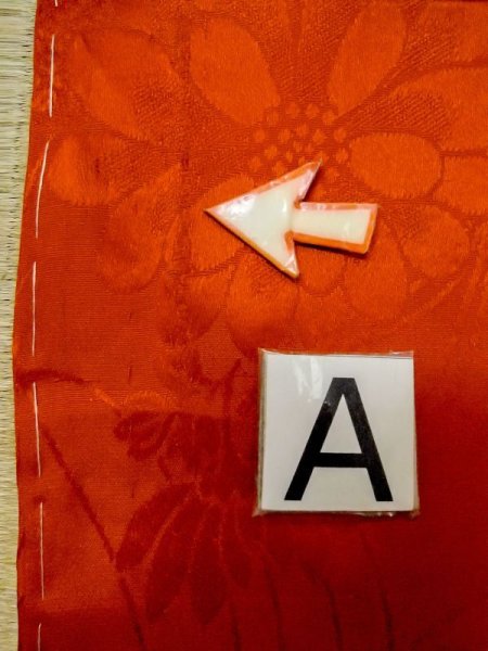 画像14: M0922N  女性用 襦袢 使用感あり シルク（正絹）   朱赤, 花 【中古】 【USED】 【リサイクル】 ★☆☆☆☆ (14)