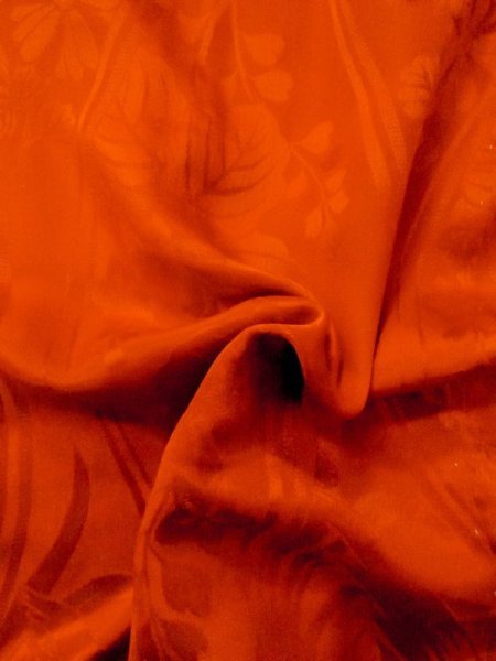 画像11: M0922P  女性用 襦袢 地紋：鳥、立涌柄 シルク（正絹）   赤色,  【中古】 【USED】 【リサイクル】 ★★★☆☆ (11)