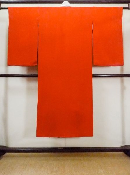 画像2: M0922Q  女性用 襦袢 地紋:手毬柄 シルク(正絹)   赤色,  【中古】 【USED】 【リサイクル】 ★★☆☆☆ (2)