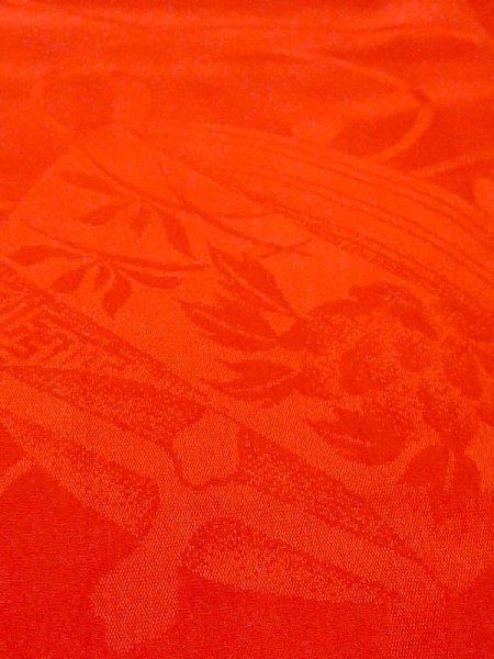 画像8: M0922Q  女性用 襦袢 地紋:手毬柄 シルク(正絹)   赤色,  【中古】 【USED】 【リサイクル】 ★★☆☆☆ (8)