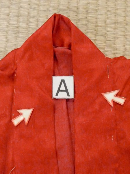 画像12: M0922T  女性用 襦袢 使用感あり、立涌 シルク(正絹)   赤色,  【中古】 【USED】 【リサイクル】 ★☆☆☆☆ (12)