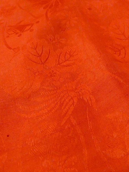 画像7: M0922U  女性用 襦袢 経年劣化、使用感あり、地紋:立涌柄、裾綿入り シルク(正絹)   朱赤,  【中古】 【USED】 【リサイクル】 ★☆☆☆☆ (7)