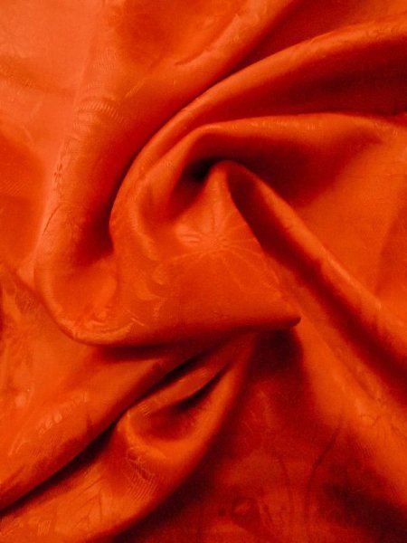 画像10: M0922U  女性用 襦袢 経年劣化、使用感あり、地紋:立涌柄、裾綿入り シルク(正絹)   朱赤,  【中古】 【USED】 【リサイクル】 ★☆☆☆☆ (10)