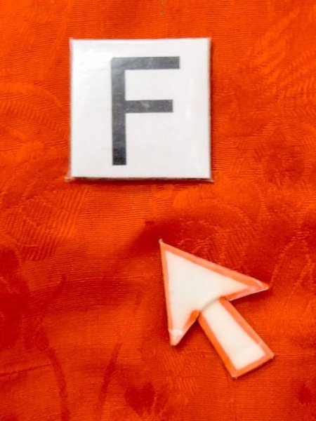 画像17: M0922U  女性用 襦袢 経年劣化、使用感あり、地紋:立涌柄、裾綿入り シルク(正絹)   朱赤,  【中古】 【USED】 【リサイクル】 ★☆☆☆☆ (17)