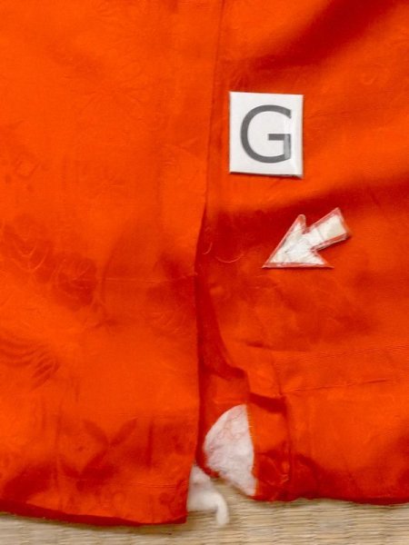 画像18: M0922U  女性用 襦袢 経年劣化、使用感あり、地紋:立涌柄、裾綿入り シルク(正絹)   朱赤,  【中古】 【USED】 【リサイクル】 ★☆☆☆☆ (18)