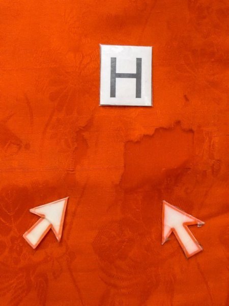 画像19: M0922U  女性用 襦袢 経年劣化、使用感あり、地紋:立涌柄、裾綿入り シルク(正絹)   朱赤,  【中古】 【USED】 【リサイクル】 ★☆☆☆☆ (19)