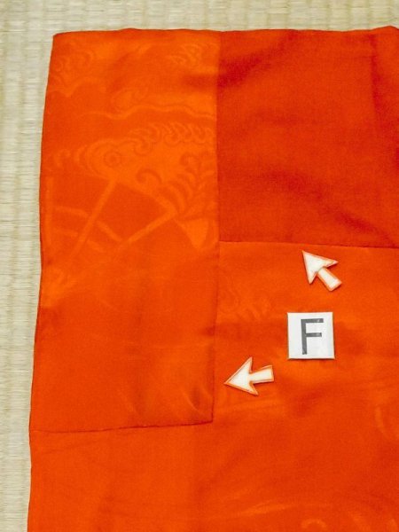 画像17: M0922V  女性用 襦袢 経年劣化、使用感あり、半衿は化繊 シルク（正絹）   朱赤,  【中古】 【USED】 【リサイクル】 ★☆☆☆☆ (17)