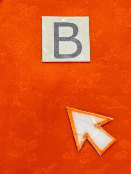 画像12: M0922W  女性用 襦袢 経年劣化、使用感あり、すそ綿入り シルク(正絹)   朱赤,  【中古】 【USED】 【リサイクル】 ★☆☆☆☆ (12)