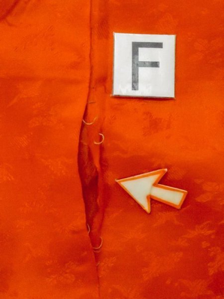 画像18: M0922W  女性用 襦袢 経年劣化、使用感あり、すそ綿入り シルク(正絹)   朱赤,  【中古】 【USED】 【リサイクル】 ★☆☆☆☆ (18)