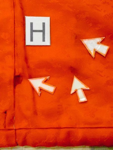 画像20: M0922W  女性用 襦袢 経年劣化、使用感あり、すそ綿入り シルク(正絹)   朱赤,  【中古】 【USED】 【リサイクル】 ★☆☆☆☆ (20)