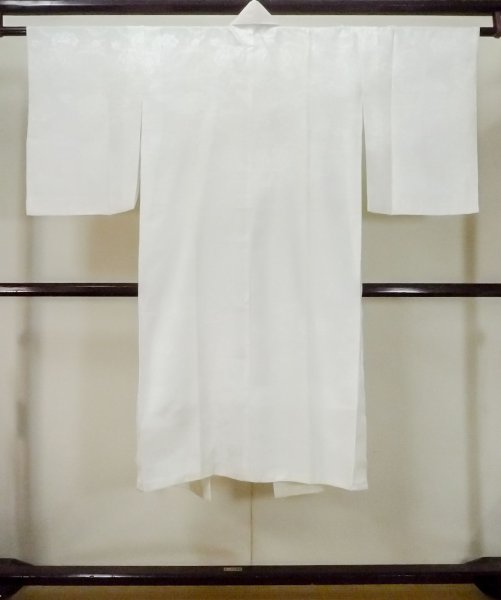 画像2: M0923D  女性用 襦袢 地紋:松、笹、雲柄 化繊   白,  【中古】 【USED】 【リサイクル】 ★★☆☆☆ (2)