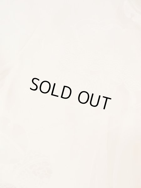 画像3: M1003A  女性用 襦袢 袖無双、地紋:鈴、手毬柄 シルク(正絹)  淡い 珊瑚色, ぼかし 【中古】 【USED】 【リサイクル】 ★★★☆☆ (3)