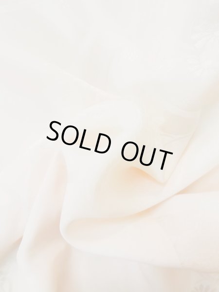 画像12: M1003A  女性用 襦袢 袖無双、地紋:鈴、手毬柄 シルク(正絹)  淡い 珊瑚色, ぼかし 【中古】 【USED】 【リサイクル】 ★★★☆☆ (12)