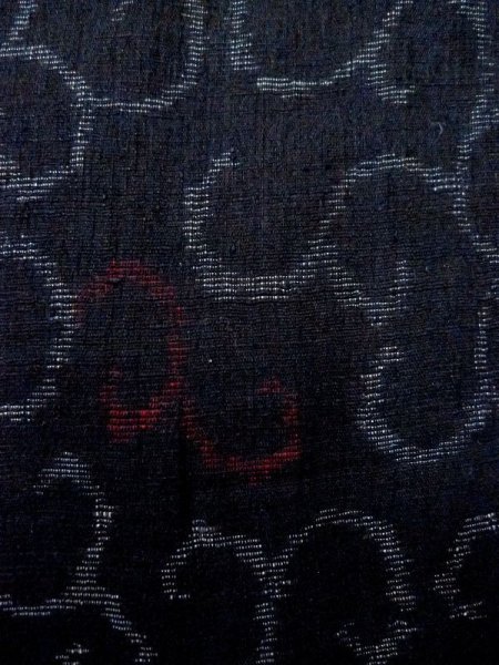 画像7: M1010N  女性用 小地谷紬  シルク(正絹)   黒, 唐草 【中古】 【USED】 【リサイクル】 ★★★☆☆ (7)