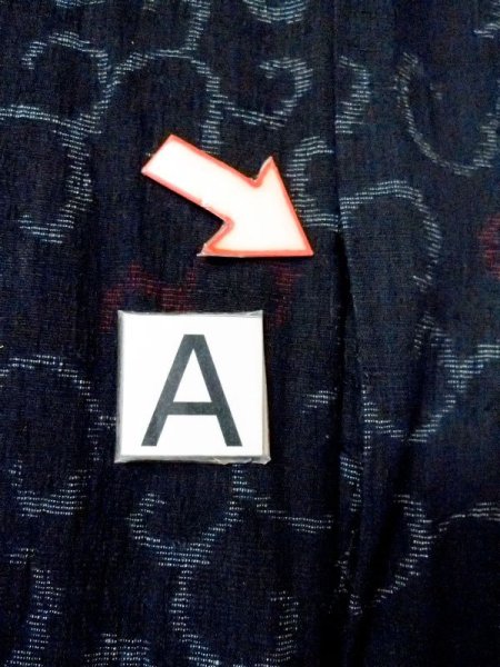 画像14: M1010N  女性用 小地谷紬  シルク(正絹)   黒, 唐草 【中古】 【USED】 【リサイクル】 ★★★☆☆ (14)