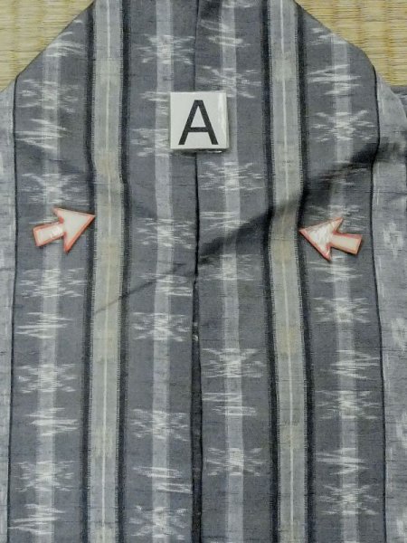 画像12: M1025Y  女性用 単衣 使用感あり シルク(正絹) 淡い 灰色がかった 紺, 縞 【中古】 【USED】 【リサイクル】 ★★☆☆☆ (12)