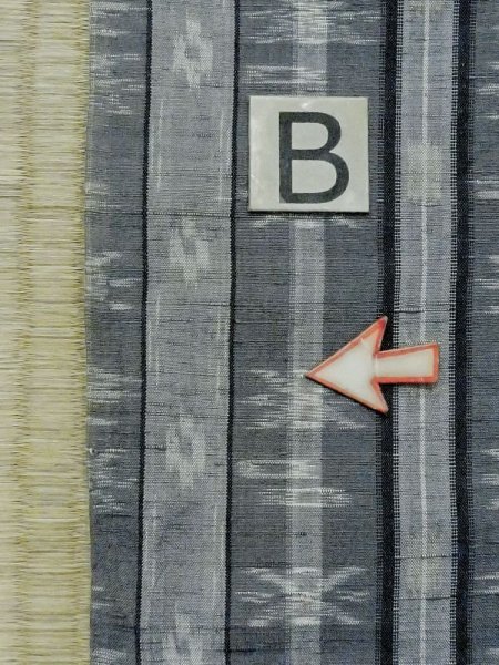 画像13: M1025Y  女性用 単衣 使用感あり シルク(正絹) 淡い 灰色がかった 紺, 縞 【中古】 【USED】 【リサイクル】 ★★☆☆☆ (13)