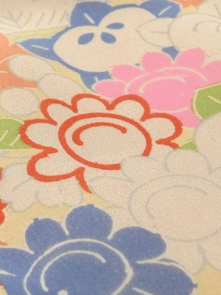 画像9: M1108A  女性用 子供用 経年劣化、使用感あり シルク(正絹)   赤色, ぼたん 【中古】 【USED】 【リサイクル】 ★☆☆☆☆ (9)