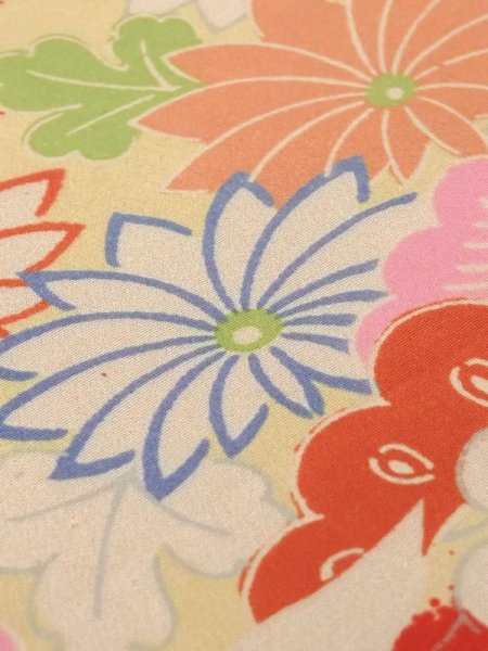 画像12: M1108A  女性用 子供用 経年劣化、使用感あり シルク(正絹)   赤色, ぼたん 【中古】 【USED】 【リサイクル】 ★☆☆☆☆ (12)