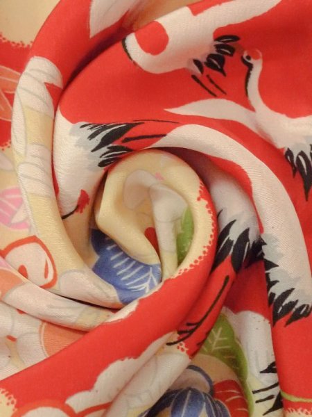 画像14: M1108A  女性用 子供用 経年劣化、使用感あり シルク(正絹)   赤色, ぼたん 【中古】 【USED】 【リサイクル】 ★☆☆☆☆ (14)