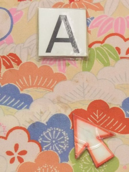 画像16: M1108A  女性用 子供用 経年劣化、使用感あり シルク(正絹)   赤色, ぼたん 【中古】 【USED】 【リサイクル】 ★☆☆☆☆ (16)