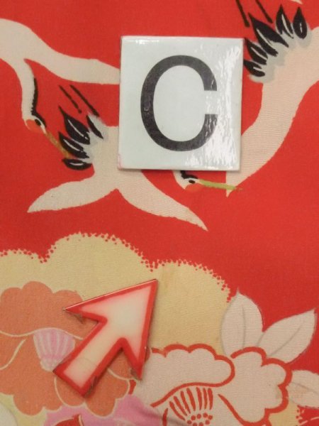 画像18: M1108A  女性用 子供用 経年劣化、使用感あり シルク(正絹)   赤色, ぼたん 【中古】 【USED】 【リサイクル】 ★☆☆☆☆ (18)