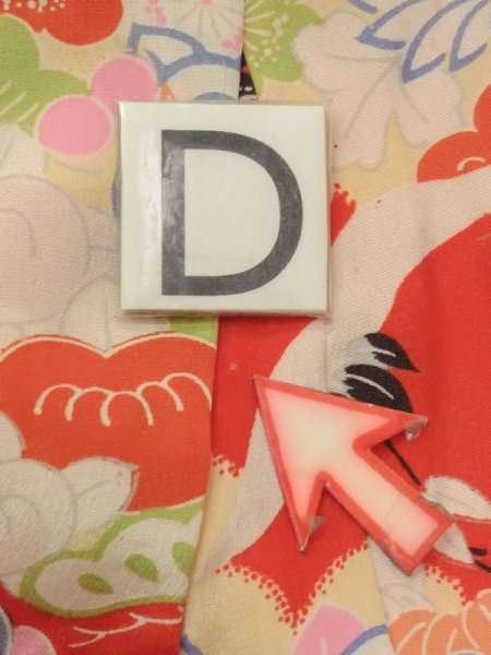 画像19: M1108A  女性用 子供用 経年劣化、使用感あり シルク(正絹)   赤色, ぼたん 【中古】 【USED】 【リサイクル】 ★☆☆☆☆ (19)