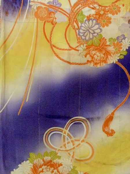 画像4: M1108B  女性用 子供用 色あせ/移り、他ダメージ、経年劣化、使用感あり シルク(正絹)  鮮やか 紫色, ぼたん 【中古】 【USED】 【リサイクル】 ★☆☆☆☆ (4)