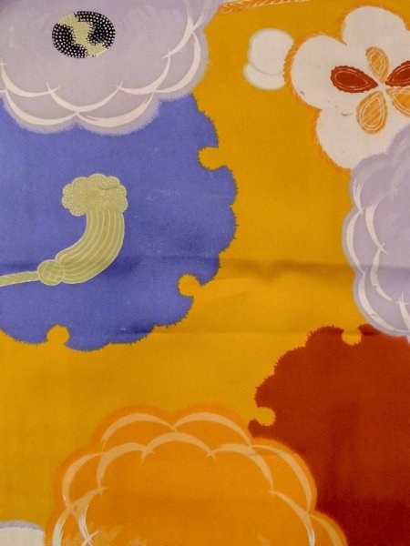 画像3: M1108C  女性用 子供用 穴/虫食い、経年劣化、使用感あり シルク(正絹)   橙色, 花 【中古】 【USED】 【リサイクル】 ★☆☆☆☆ (3)