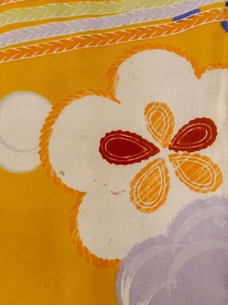 画像5: M1108C  女性用 子供用 穴/虫食い、経年劣化、使用感あり シルク(正絹)   橙色, 花 【中古】 【USED】 【リサイクル】 ★☆☆☆☆ (5)