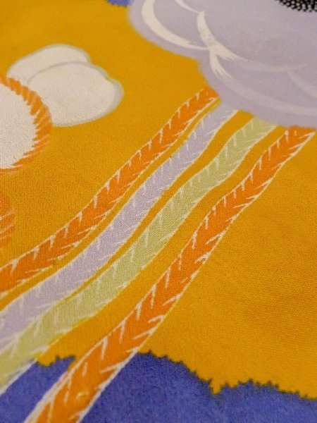 画像8: M1108C  女性用 子供用 穴/虫食い、経年劣化、使用感あり シルク(正絹)   橙色, 花 【中古】 【USED】 【リサイクル】 ★☆☆☆☆ (8)