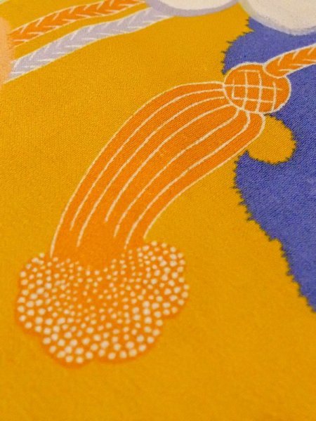 画像9: M1108C  女性用 子供用 穴/虫食い、経年劣化、使用感あり シルク(正絹)   橙色, 花 【中古】 【USED】 【リサイクル】 ★☆☆☆☆ (9)