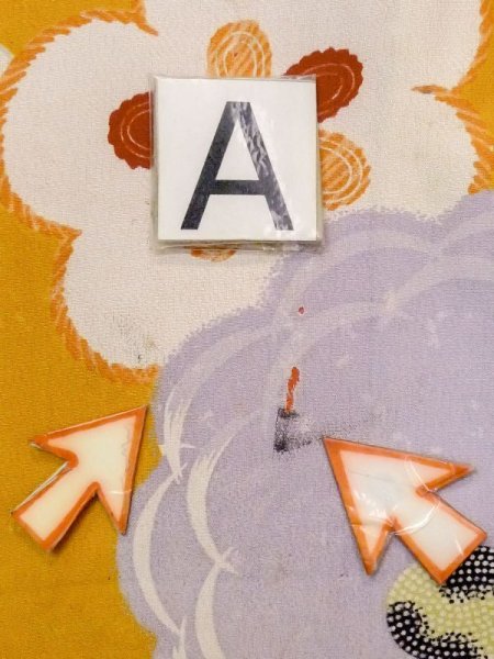 画像14: M1108C  女性用 子供用 穴/虫食い、経年劣化、使用感あり シルク(正絹)   橙色, 花 【中古】 【USED】 【リサイクル】 ★☆☆☆☆ (14)