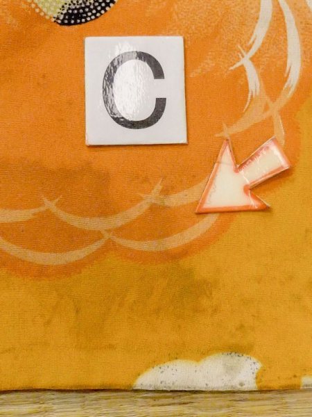 画像16: M1108C  女性用 子供用 穴/虫食い、経年劣化、使用感あり シルク(正絹)   橙色, 花 【中古】 【USED】 【リサイクル】 ★☆☆☆☆ (16)