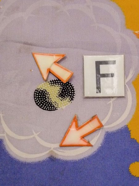 画像19: M1108C  女性用 子供用 穴/虫食い、経年劣化、使用感あり シルク(正絹)   橙色, 花 【中古】 【USED】 【リサイクル】 ★☆☆☆☆ (19)