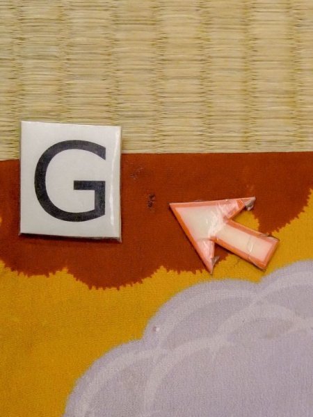 画像20: M1108C  女性用 子供用 穴/虫食い、経年劣化、使用感あり シルク(正絹)   橙色, 花 【中古】 【USED】 【リサイクル】 ★☆☆☆☆ (20)