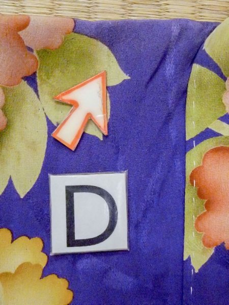 画像15: M1108D  女性用 子供用 穴/破れ、色あせ/移り、経年劣化、使用感あり シルク(正絹)  鮮やか 紫色, ぼたん 【中古】 【USED】 【リサイクル】 ★☆☆☆☆ (15)