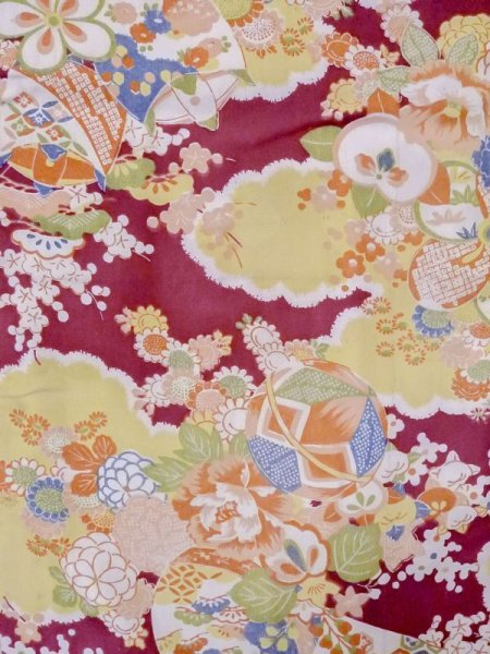 画像3: M1108E  女性用 襦袢 経年劣化、使用感あり、手毬柄 シルク(正絹) 鮮やか 赤み 紫色, ぼたん 【中古】 【USED】 【リサイクル】 ★★☆☆☆ (3)