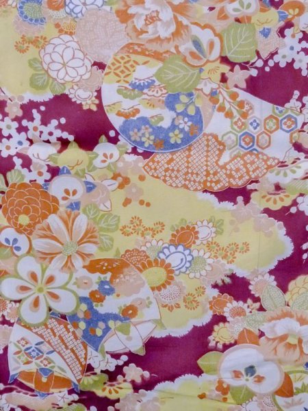 画像4: M1108E  女性用 襦袢 経年劣化、使用感あり、手毬柄 シルク(正絹) 鮮やか 赤み 紫色, ぼたん 【中古】 【USED】 【リサイクル】 ★★☆☆☆ (4)